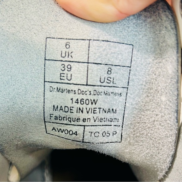 Dr. Martens Women’s 1460 Boot in White Patent Leather size 39 EU / 8 US - Picture 5 of 11